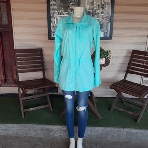 Women's IZOD XFG Windbreaker Size Medium